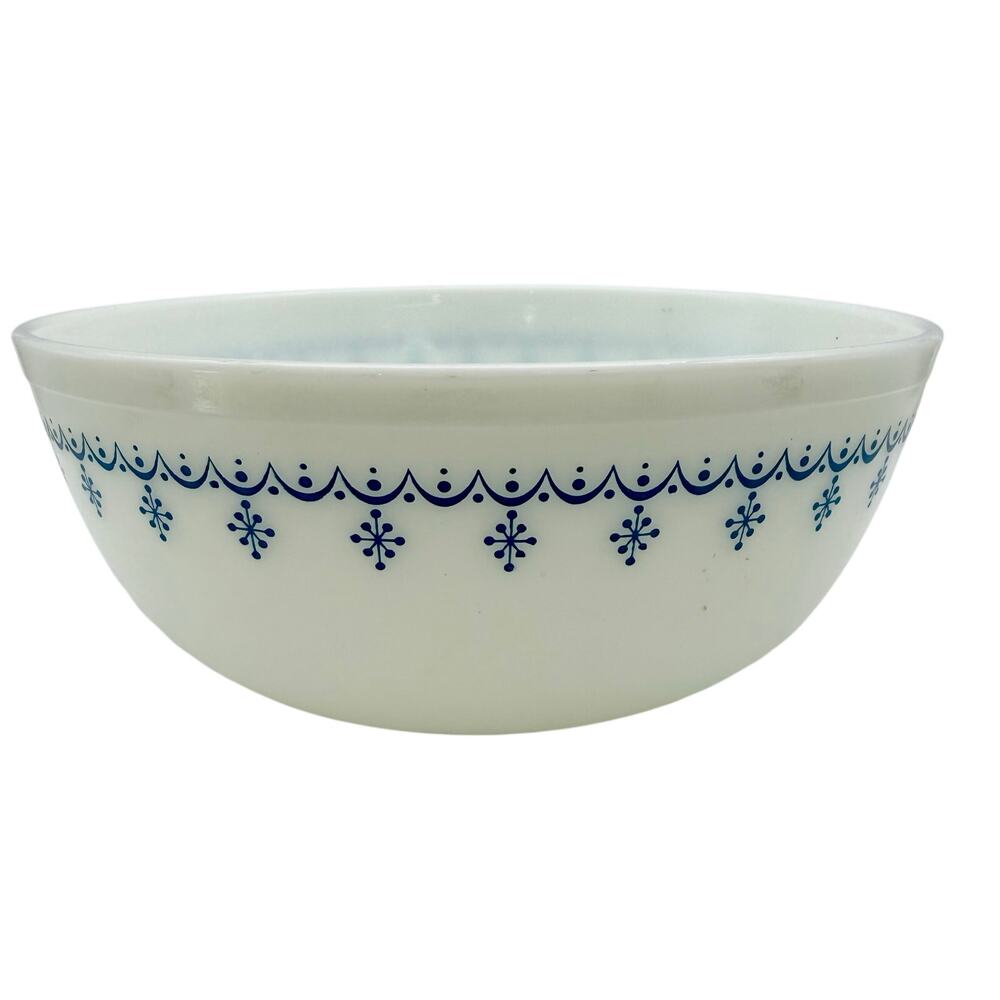 Pyrex Snowflake Garland Mixing Bowl 2.5 Qt White Blue Vintage 403